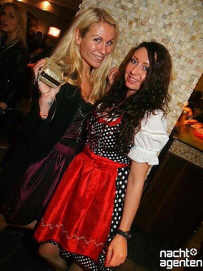 Auch im Crown's Club tummelten sich trotz fehlendem Wiesn-Motto jede Menge Trachtenträger. Mehr Bilder unter: www.nachtagenten.de.