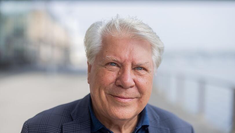 Philosoph und Sportsoziologe Gunter Gebauer: "Fußball-Einsatz gegen rechts hat hohen Wert." Philosoph und Sportsoziologe Gunter Gebauer: "Fußball-Einsatz gegen rechts hat hohen Wert."