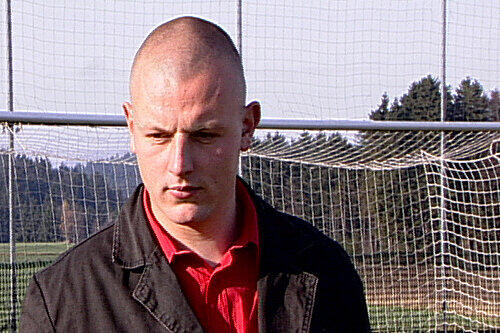 Soll 20.000 Euro bezahlen: Der Torhüter Sebastian Thiesies. Er hatte 2006 einen Gegenspieler schwer gefoult. Jetzt klagt die AOK auf Kostenerstattung für dessen Behandlung.