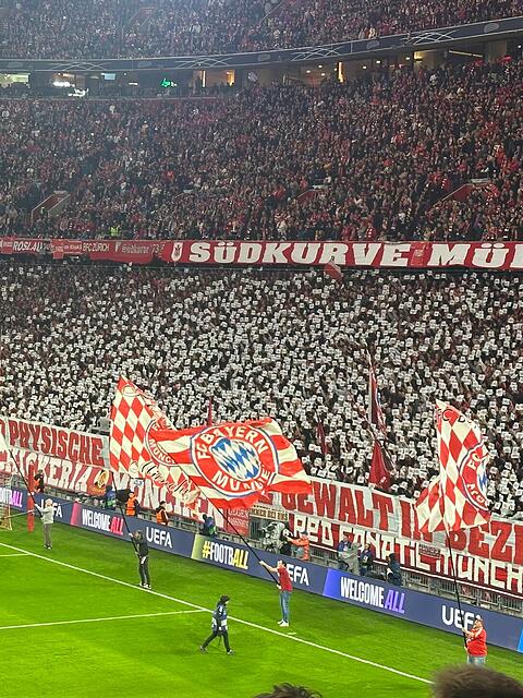 Sprechen sich weiter gegen eine Hospitanz von Jérôme Boateng beim FC Bayern aus: Die Fans aus der Südkurve.