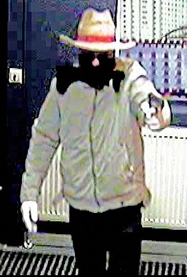 Überfall auf eine Spielhalle in Haag: Wer kennt diese Männer?