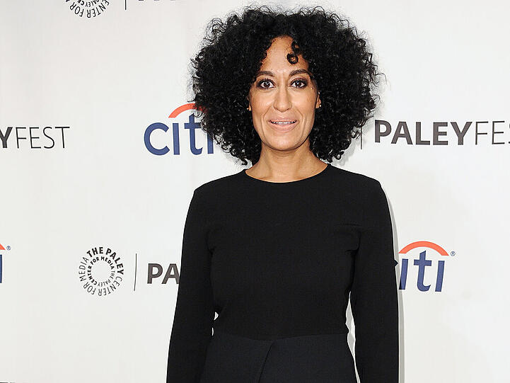 Tracee Ellis Ross zeigt sich in Beverly Hills ganz in Schwarz
