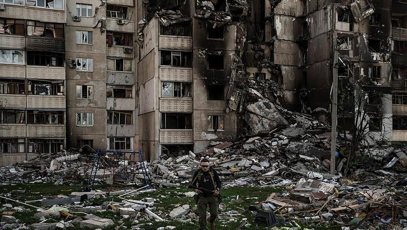 Unzählige Gebäude in Charkiw wurden durch russischen Beschuss schwer beschädigt.