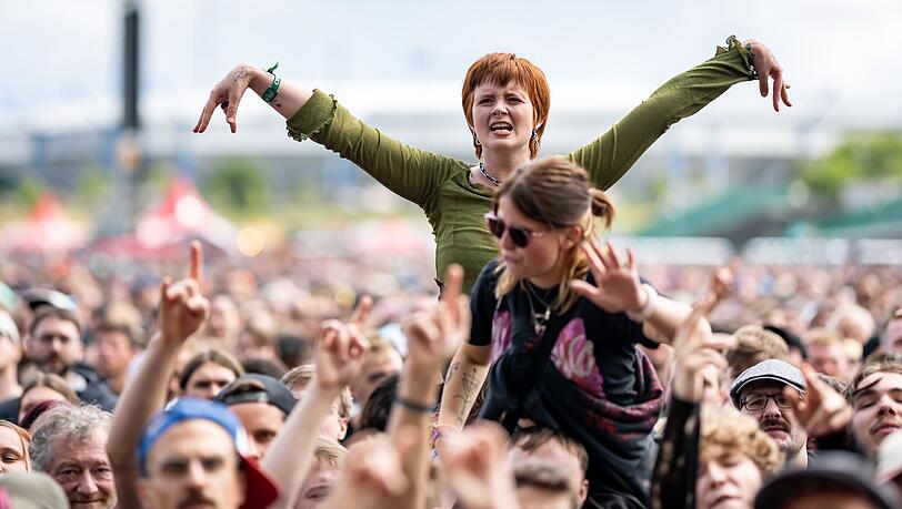 Auch die Anreise der Musikfans und der Ablauf des Open-Airs erfordert viel Logistik. (Archivbild)