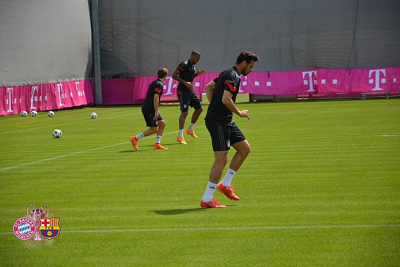 Erst schickte Pep Guardiola seine Spieler zum Anschwitzen auf den Trainingsplatz. Danach stand Mittagessen, Regeneration und Teambesprechung auf dem Programm.