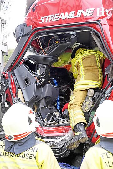 Mega-Stau auf der A9 Richtung Nürnberg - die Bilder vom Bergungseinsatz am Donnerstag.