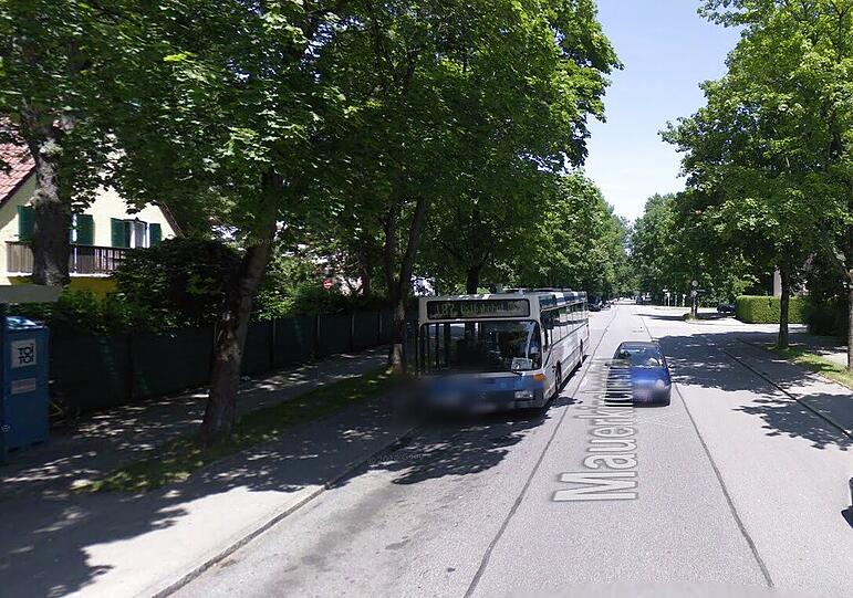 Für die Fahrgäste der Linie 187 gibt&rsquo;s kein Wartehäuschen. Foto: Google Street View