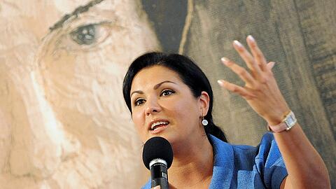 Anna Netrebko bei einer Pressekonferenz in Salzburg.