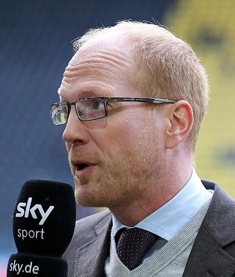 Sky-Experte Sammer hatte nach Riberys Liegestütze-Jubel angekündigt, 70 bis 80 Liegestütze am Stück machen zu können und wolle diese bei einem Champions League-Sieg der Bayern im Sky-Studio präsentieren.
Vielleicht werde ich die Liegestütze nicht im Stadion machen, aber 
hier im Sky-Studio auf jeden Fall."