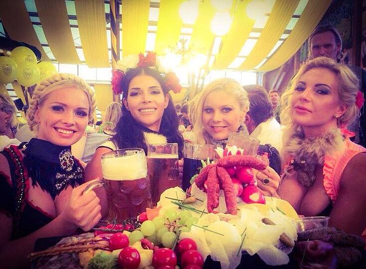 Micaela Schäfer auf dem Oktoberfest.