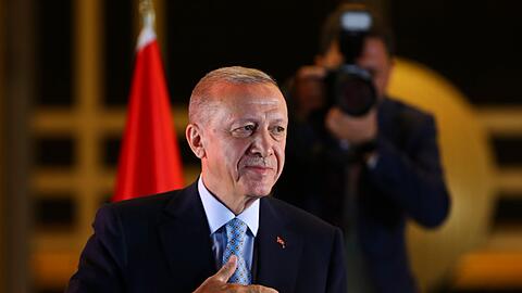 Recep Tayyip Erdogan vor Anhängern im Präsidentenpalast in Ankara.