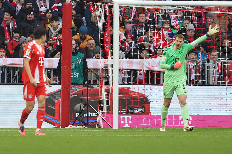 Beim Gegentor gegen St. Pauli unglücklich: Neuer und Minjae Kim (l.).