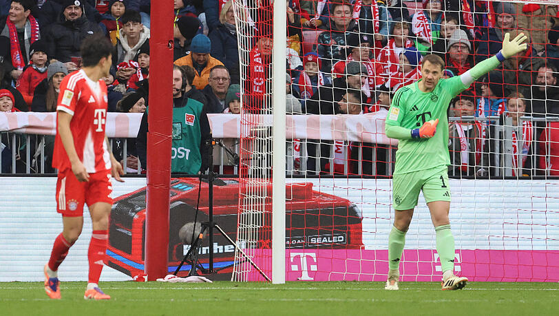 Beim Gegentor gegen St. Pauli unglücklich: Neuer und Minjae Kim (l.).