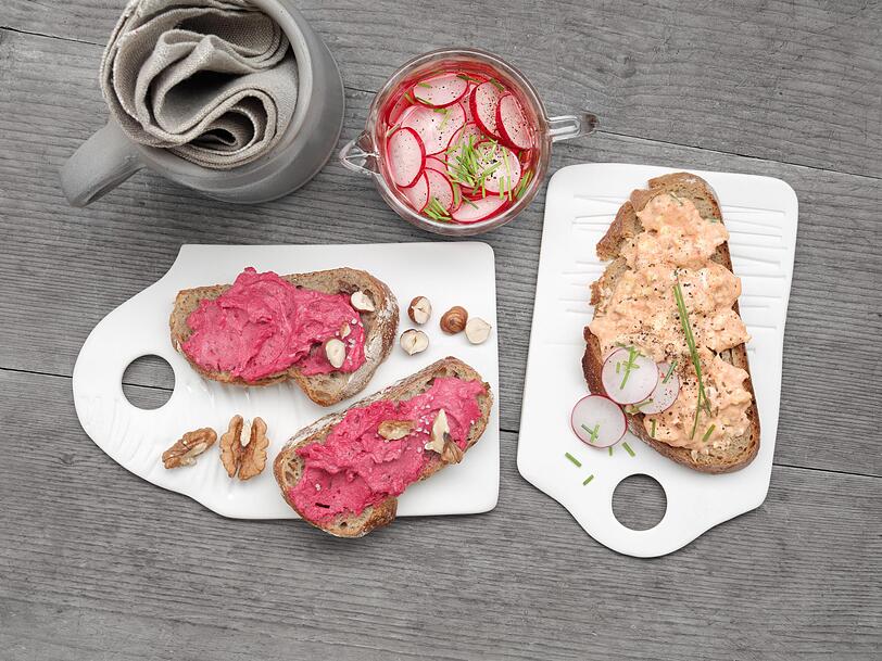 Obazda gehört zu jeder bayerischen Brotzeit dazu. Man kann ihn daheim leicht selbst zubereiten. Obazda gehört zu jeder bayerischen Brotzeit dazu. Man kann ihn daheim leicht selbst zubereiten.