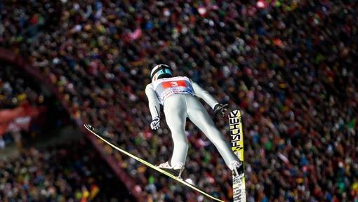 Der Schweizer Simon Ammann fliegt zum Sieg beim Auftakt der Vierschanzentournee in Oberstdorf. Der Schweizer Simon Ammann fliegt zum Sieg beim Auftakt der Vierschanzentournee in Oberstdorf.