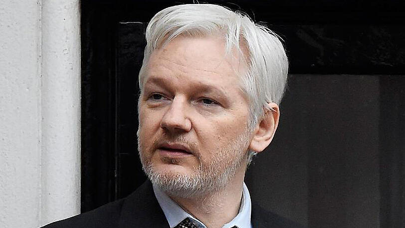 Assange hält sich seit Juni 2012 in der Botschaft Ecuadors in London auf.