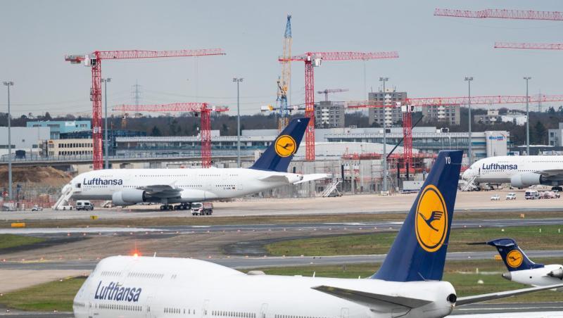 Die Zahl der Flugbewegungen am Frankfurter Flughafen sank in der 13. Kalenderwoche im Vergleich zum Vorjahr um 81 Prozent auf 1836. Die Zahl der Flugbewegungen am Frankfurter Flughafen sank in der 13. Kalenderwoche im Vergleich zum Vorjahr um 81 Prozent auf 1836.