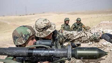 Die Bundeswehr bildet im Irak kurdische Peschmerga aus.