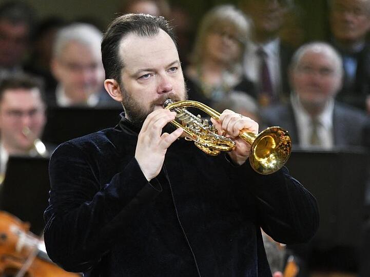 Dirigent Andris Nelsons spielte beim Neujahrskonzert Trompete, womit er für Überraschung sorgte.