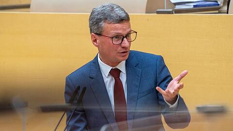 Bernd Sibler (CSU) spricht im bayerischen Landtag.