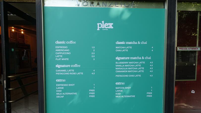 Die Getr&auml;nkekarte im neuen Caf&eacute;.