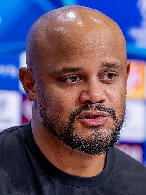 FC-Bayern-Trainer Vincent Kompany: Nach seinem Zusammenbruch beim U23-Training liegt der 40-J&auml;hrige im Krankenhaus.
