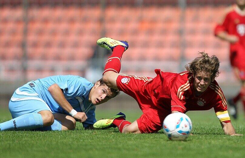 Matthias Strohmaier (l.) spielt künftig für Augsburg