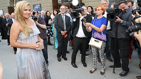 Stilikone: Anna Netrebko vor dem Festspielhaus in Salzburg.