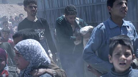 Im syrischen Duma werden - hier im Jahr 2018 im Auftrag der Regierung - Lebensmittel ausgeteilt.