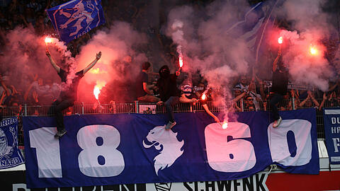 Auch die Anhänger des TSV 1860 fallen immer wieder durch Pyro-Vorfälle auf.