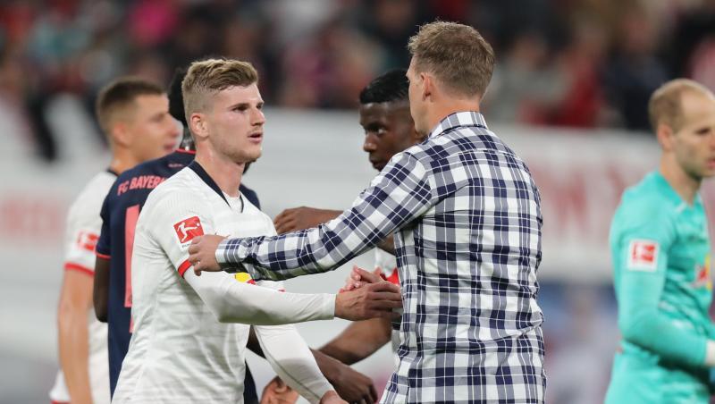 Leipzigs Werner (l) und Trainer Nagelsmann (M) klatschen sich nach dem Unentschieden gegen den FC Bayern München ab. Leipzigs Werner (l) und Trainer Nagelsmann (M) klatschen sich nach dem Unentschieden gegen den FC Bayern München ab.