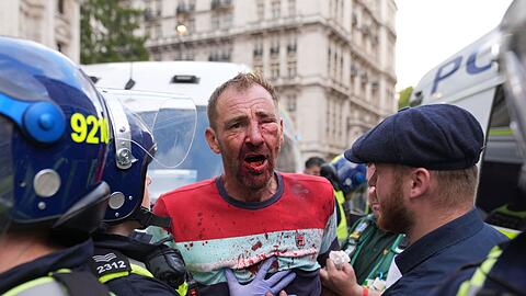 An mehreren Stellen kam es zu Zusammenstößen mit der Polizei.