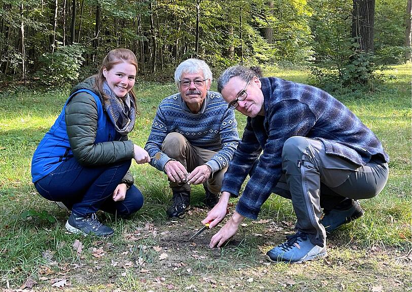 In Moosach haben Naturschützer vom LBV einen perfekten Standort gefunden – und die schöne Graslilie gerade neu angesiedelt. In Moosach haben Naturschützer vom LBV einen perfekten Standort gefunden – und die schöne Graslilie gerade neu angesiedelt.
