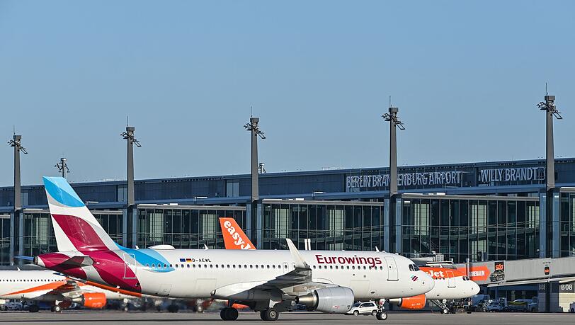 Eurowings-Maschine am Flughafen - einsteigen mit gutem Gewissen, weil man Klimaschutzprojekte unterstützt hat?