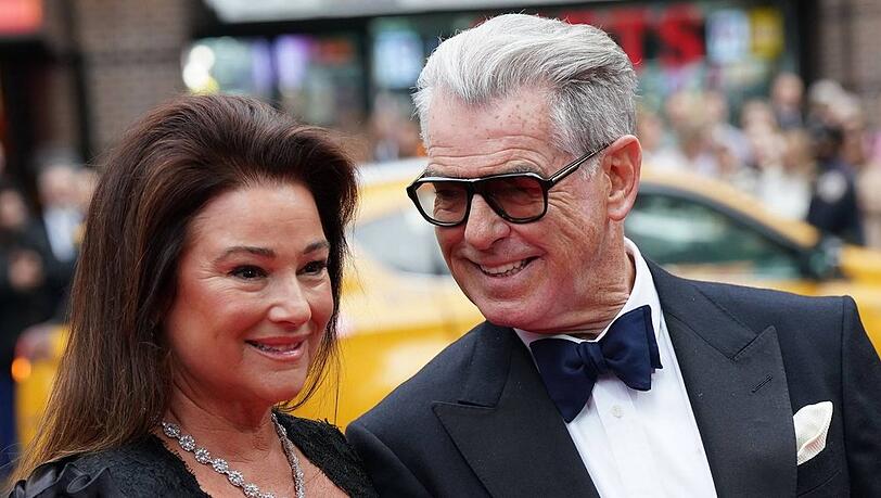 Keely Shaye und Pierce Brosnan gehen seit 32 Jahren Seite an Seite durchs Leben. Keely Shaye und Pierce Brosnan gehen seit 32 Jahren Seite an Seite durchs Leben.