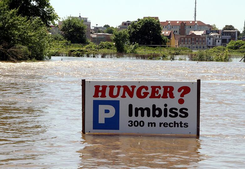 Imbiss-Werbung in Schönebeck an der Elbe.