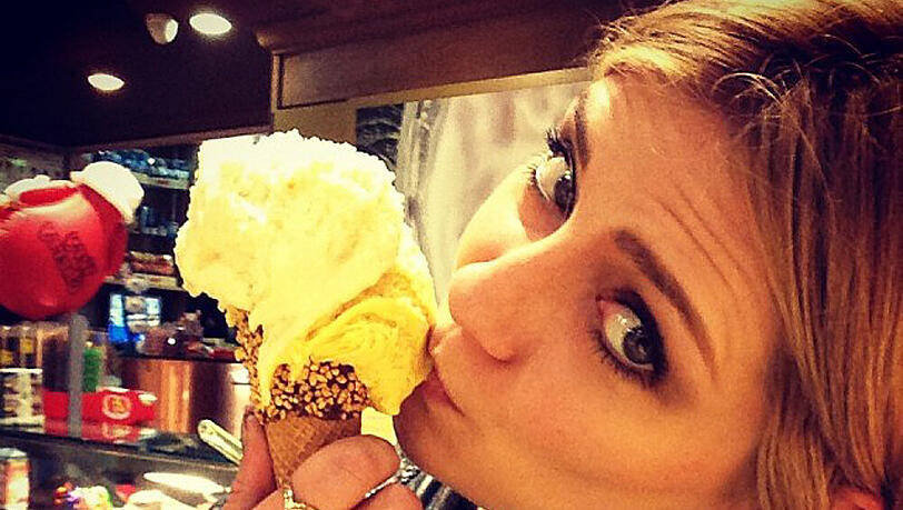 Genuß ohne Reue? Mischa Barton lässt sich in Italien ein Eis schmecken Genuß ohne Reue? Mischa Barton lässt sich in Italien ein Eis schmecken