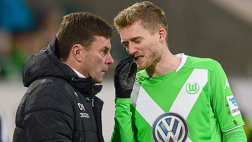 Wolfsburgs Trainer Dieter Hecking (l.) setzt weiter auf Starspieler André Schürrle. Foto: Peter Steffen Wolfsburgs Trainer Dieter Hecking (l.) setzt weiter auf Starspieler André Schürrle. Foto: Peter Steffen