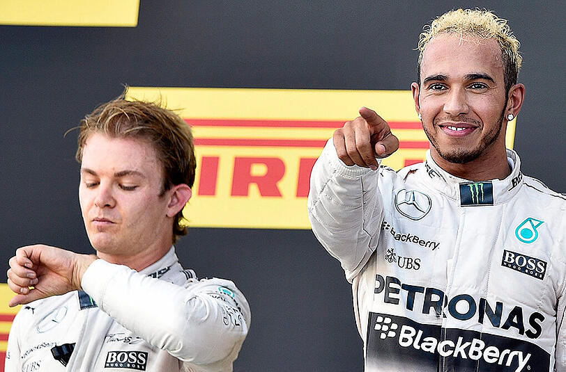 Die Mercedes-Piloten Nico Rosberg (l.) und Lewis Hamilton (r.).