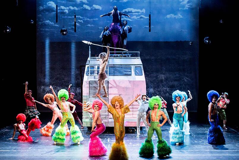 Szenen aus "Priscilla - Königin der Wüste" im Gärtnerplatztheater.