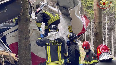 Beim Absturz einer Gondel der Seilbahn am norditalienischen Lago Maggiore haben mindestens 14 Menschen ihr Leben verloren.