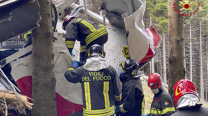 Beim Absturz einer Gondel der Seilbahn am norditalienischen Lago Maggiore haben mindestens 14 Menschen ihr Leben verloren.