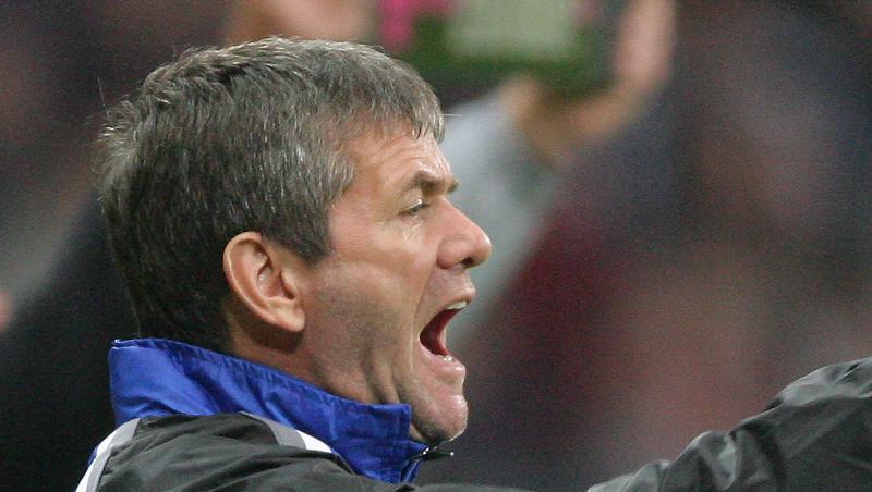 Frankfurts Trainer Friedhelm Funkel findet die VIP-Fans der Eintracht gar nicht toll. Frankfurts Trainer Friedhelm Funkel findet die VIP-Fans der Eintracht gar nicht toll.