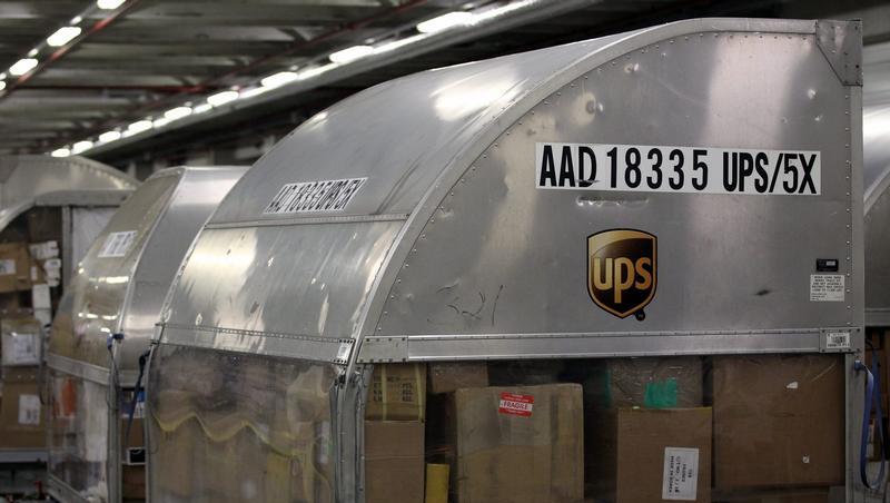 Nach den neuen US-Vorschriften dürfen Pakete, die einmal als riskant eingestuft wurden, künftig nicht mehr in Passagiermaschinen transportiert werden. Nach den neuen US-Vorschriften dürfen Pakete, die einmal als riskant eingestuft wurden, künftig nicht mehr in Passagiermaschinen transportiert werden.
