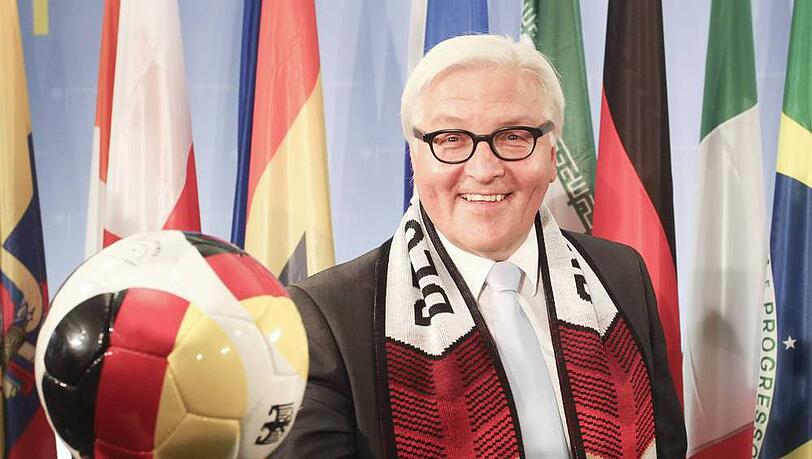Fußballfan Steinmeier feuert die DFB-Elf mit einem Vine-Video an Fußballfan Steinmeier feuert die DFB-Elf mit einem Vine-Video an