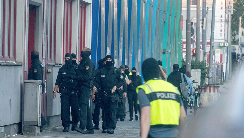 Im Rahmen der bundesweiten Razzien werden auch Räume in München durchsucht.
