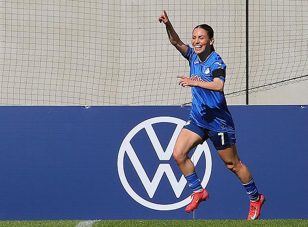 Schoss Hoffenheim mit einem Traumtor in Führung: Ereleta Memeti. Schoss Hoffenheim mit einem Traumtor in Führung: Ereleta Memeti.