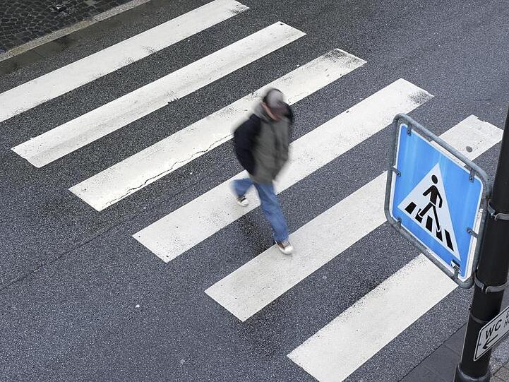 Sie sind die schwächsten Verkehrsteilnehmer: Jährlich verunglücken 30.000 Fußgänger allein in Deutschland.