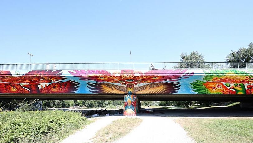 Die Brudermühlbrücke, die Sendling und Untergiesing verbindet, führt den Mittleren Ring über die Isar. Die Südseite hat der Münchner Graffiti-Künstler WON_ABC alias Michael Müller mit fantastischen Wesen besprüht. Die Brudermühlbrücke, die Sendling und Untergiesing verbindet, führt den Mittleren Ring über die Isar. Die Südseite hat der Münchner Graffiti-Künstler WON_ABC alias Michael Müller mit fantastischen Wesen besprüht.