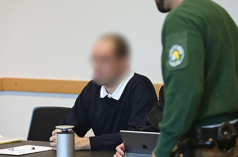 Das Augsburger Landgericht verurteilte den früheren Kinderarzt zu dreizehneinhalb Jahren Gefängnis mit anschließender Sicherungsverwahrung und sprach ein lebenslanges Berufsverbot aus. (Archivbild)